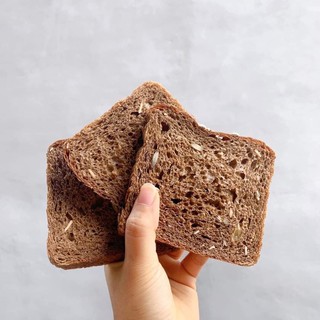 BÁNH MÌ ĐEN NGUYÊN CÁM