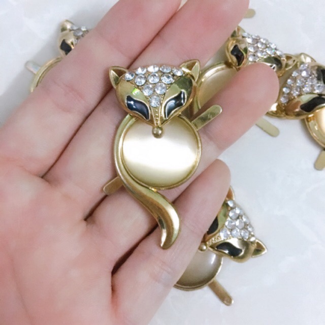 Mạc cáo đính đá