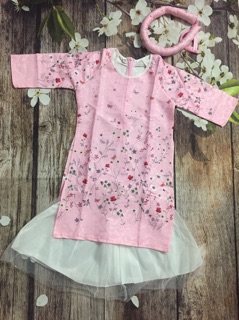 Áo dài cách tân gấm cho bé gái