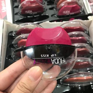 Son bặm môi HUDA LIP KISS