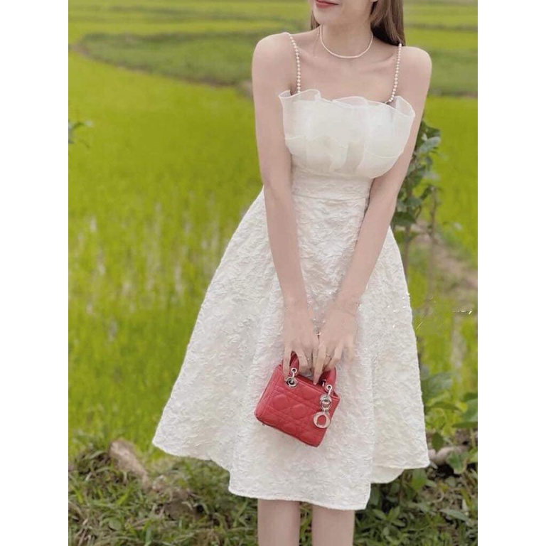 Váy thiết kế Thu Hương, đầm tiểu thư xốp hàn vân hoa ly 3D phối 2 dây dáng dài sang chảnh.