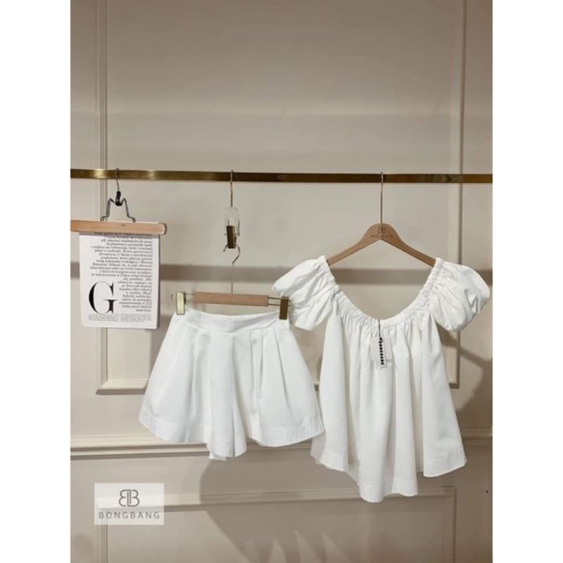 Sét áo trễ vai tay phồng kèm quần short có túi