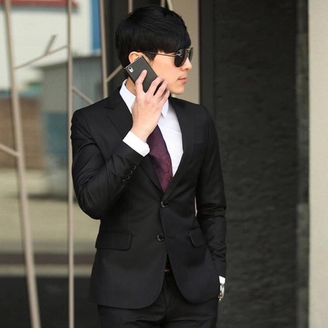 Sale 70% bộ quần + áo vest nam 2 khuy( 2 cúc) có 2 màu đe. Và xanh than, chất vải đẹp. Không nhăn. Không xù. K bay màu