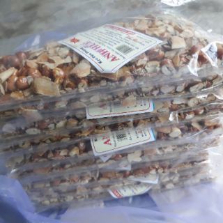 3 miếng kẹo Đậu Phụng đặc sản Huế