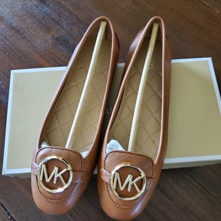 Giày Michael Kors Lillie Luggage