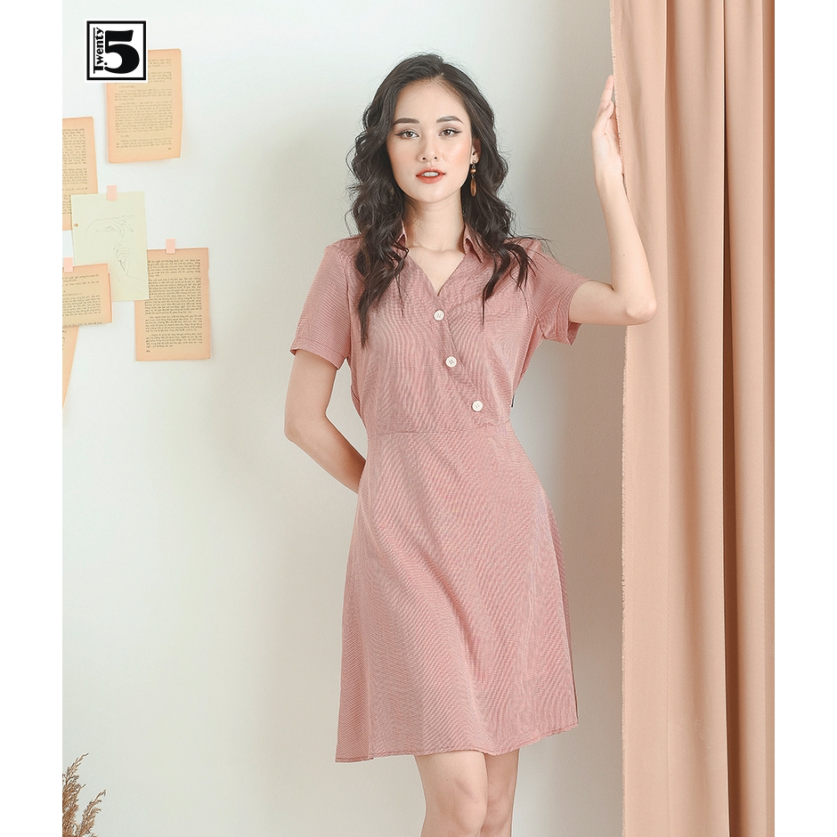Váy nữ công sở dạo phố kẻ caro cổ xẻ V đính cúc tay ngắn Twentyfive M233