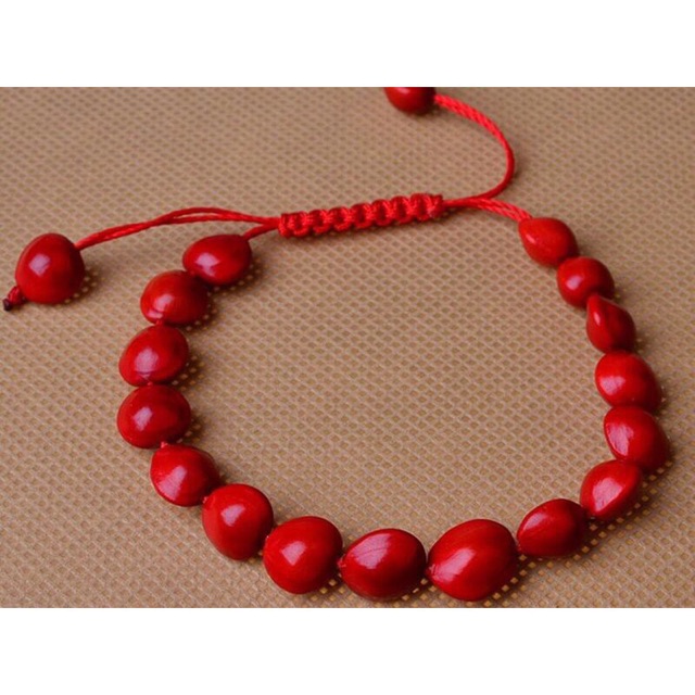 Vòng tay hồng đậu tình yêu