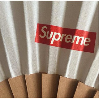 Quạt nan Supreme folding fan