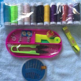 Máy may mini và hộp kim chỉ