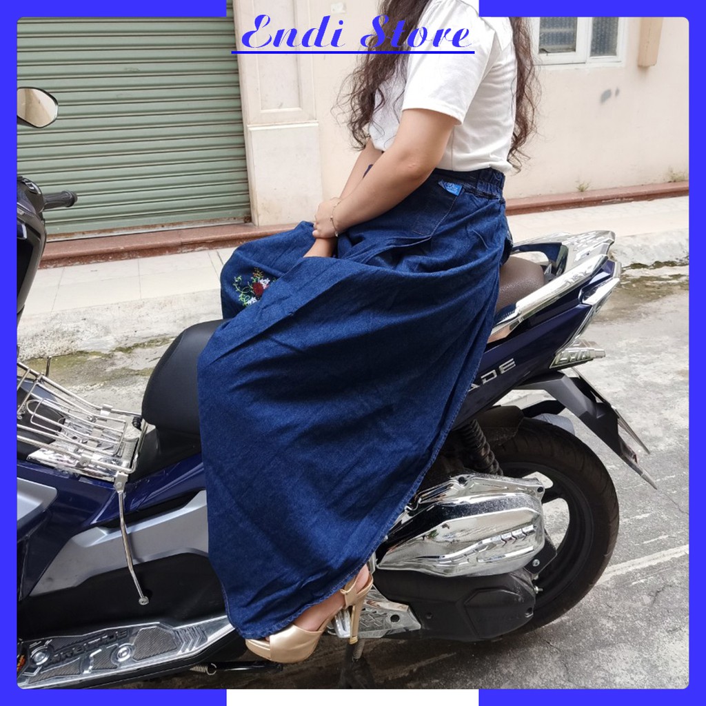 Váy Chống Nắng Dài Chất Liệu Jean Cao Cấp Có Thêu Thêm Họa Tiết Hoa Thanh Tú Xanh Nổi Bật Cùng Nút Gài Sau Lưng | BigBuy360 - bigbuy360.vn