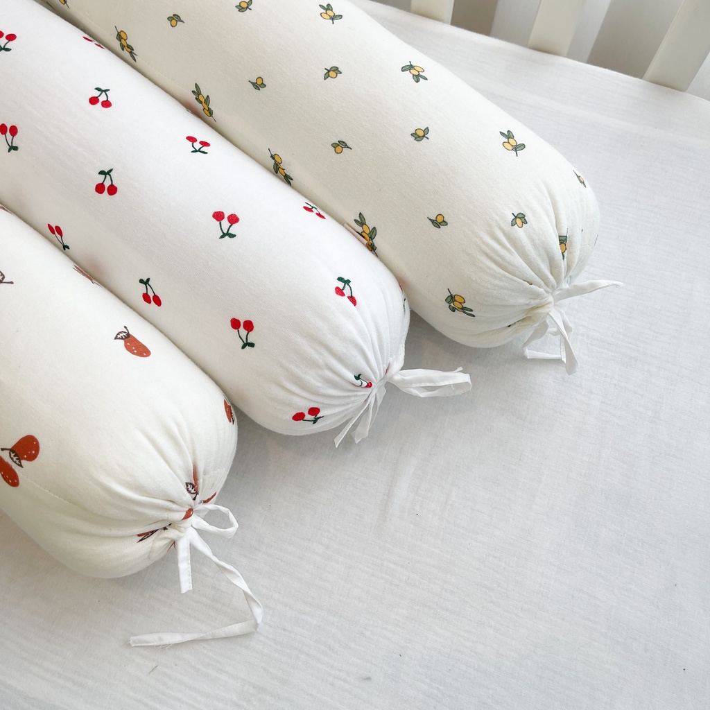 Gối ôm xô muslin lõi bông gòn nhập khẩu CHIPMUNK cho bé 3-36 tháng dài 55cm