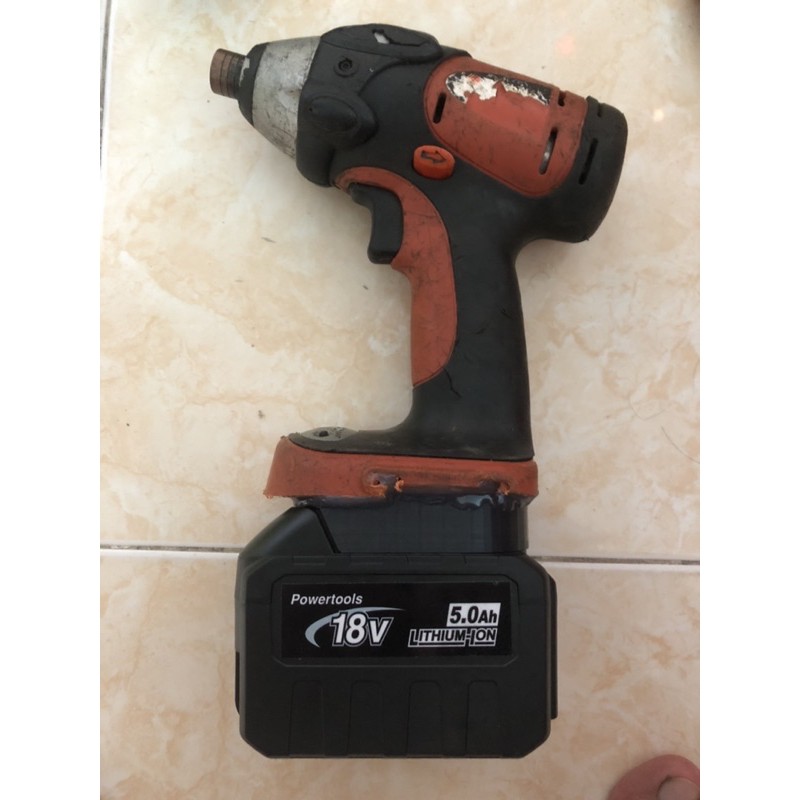 Máy khoan bắt vít Black & Decker