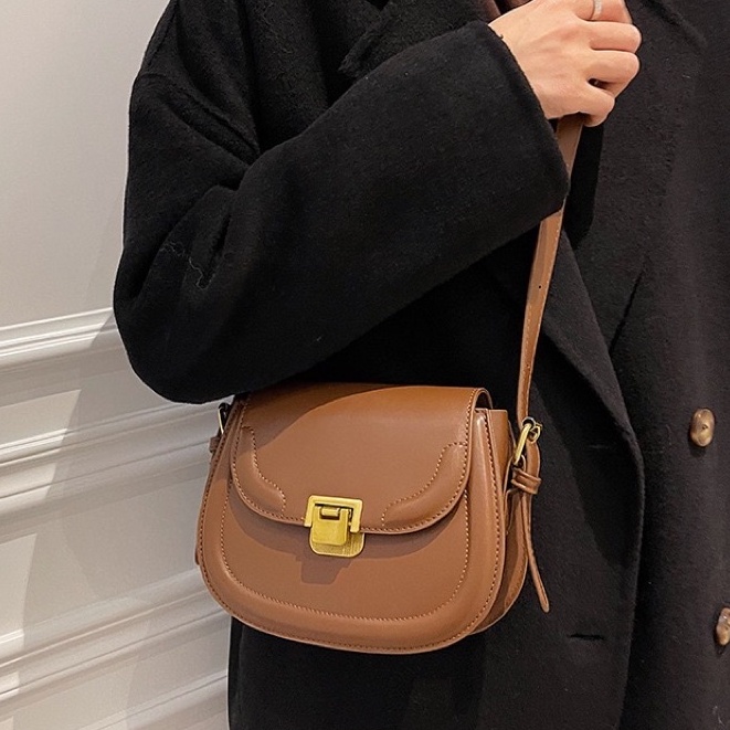 Túi đeo chéo mini bag da nắp viền đệm nổi kèm khóa gập kim loại sang chảnh