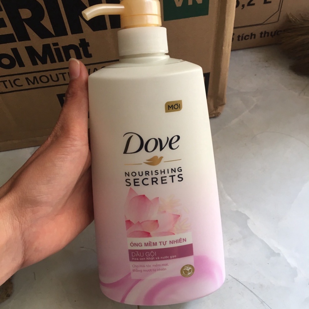 DẦU GỘI  DOVE  HOA SEN  VÀ NƯỚC GẠO 640G Óng mềm tự nhiên