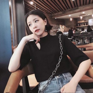 Áo khoét cổ