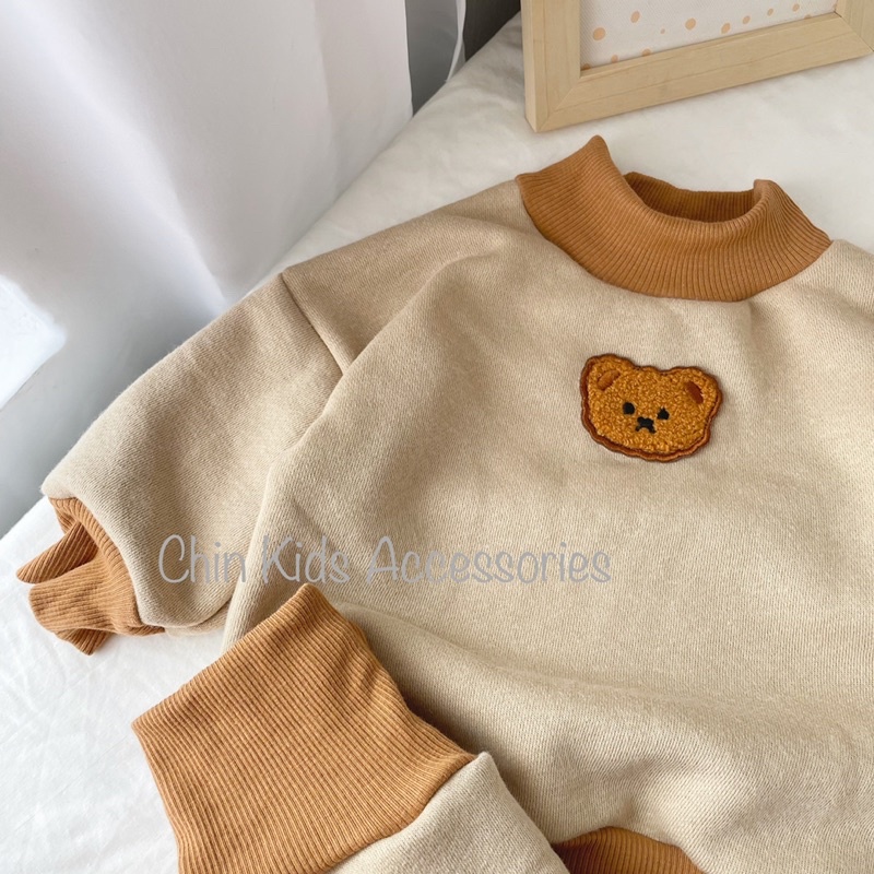 Bộ hoodie unisex cổ cao thêu gấu cho bé