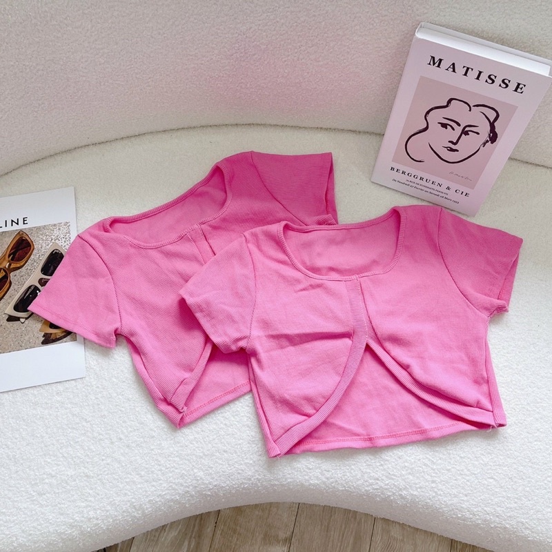 Áo thun croptop xẻ eo tôn vòng 2 cực kỳ