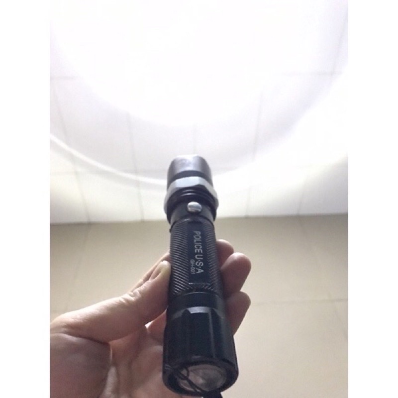 Đèn Pin Police USA Siêu Sáng 001 CREE Q5 nhập khẩu Thái lan với vỏ hợp kim nhôm và 3 chế độ sáng, cực mạnh, mạnh,nháy