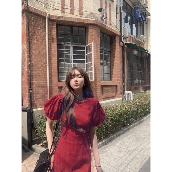 Đầm xốp đỏ cổ tròn tay phồng