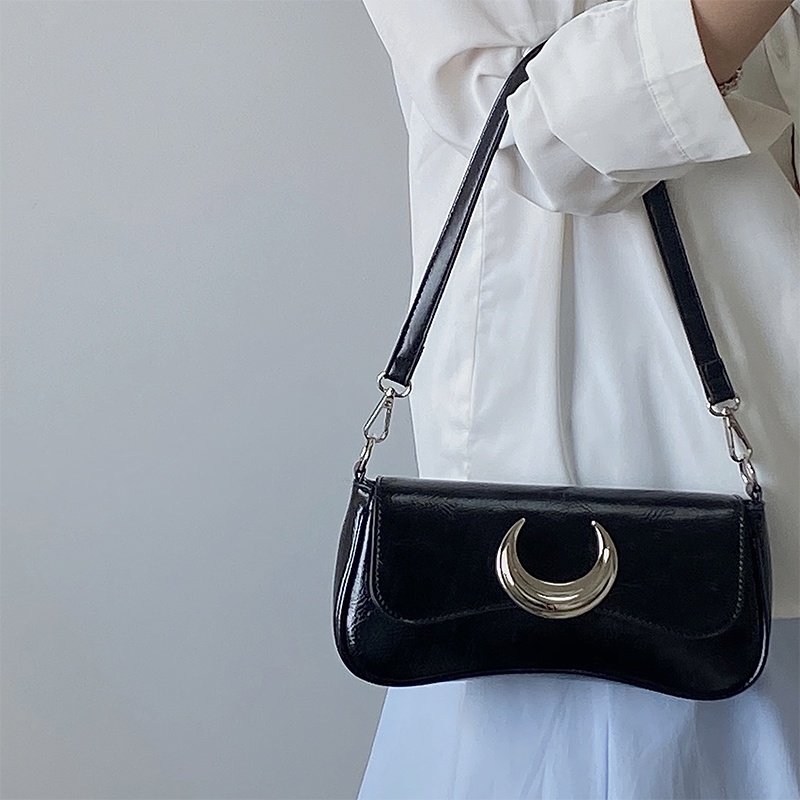 Túi Đeo Vai Màu Đen Khóa Mặt Trăng Thời Trang Cho Nữ