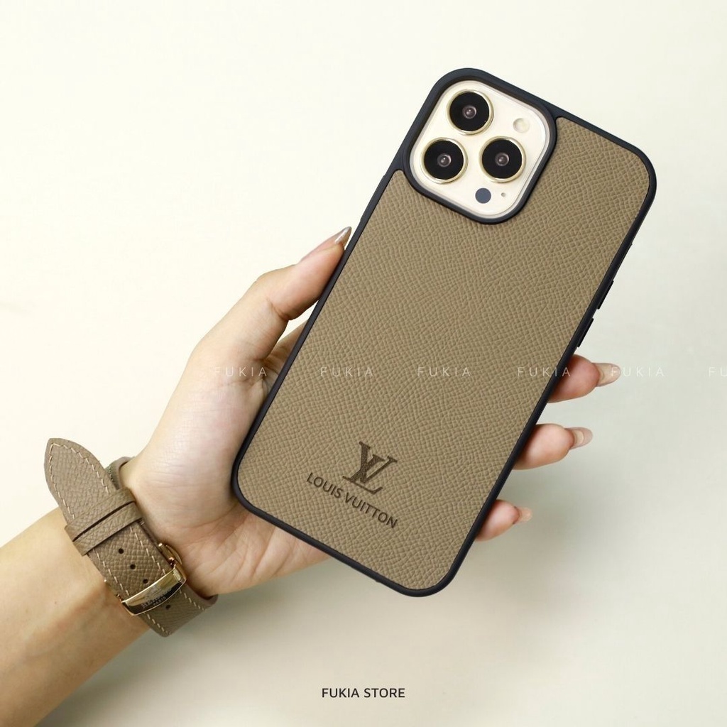 Ốp da thủ công viền đen khắc logo IV Epsom cho IPhone 14/14Plus/14Pro/14Promax/13/13Pro/13Promax/12Pro/12Promax ODTC121