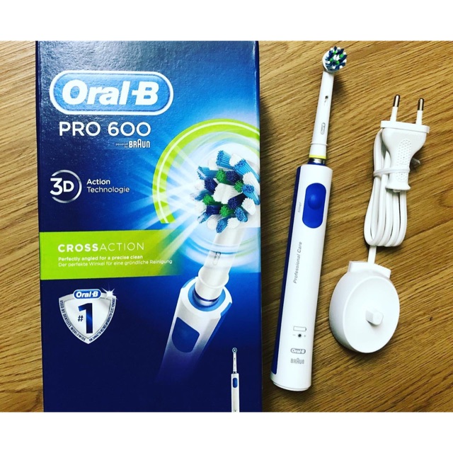 BÀN CHẢI ĐIỆN ORAL-B PRO