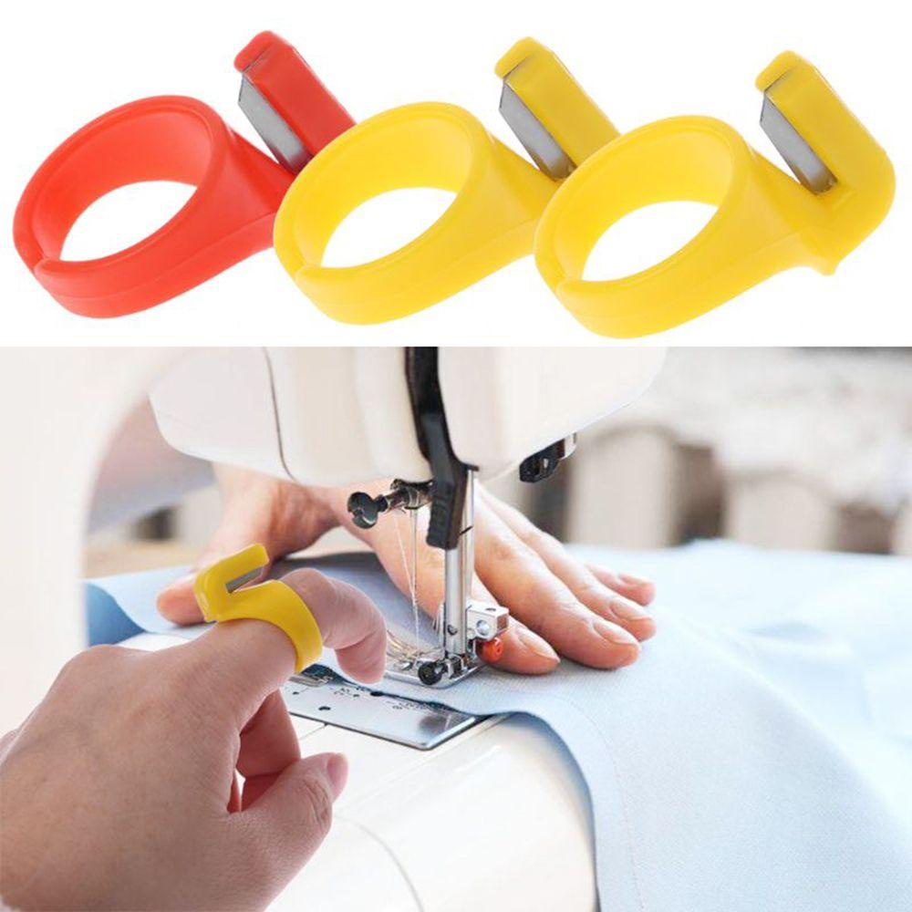 LAY 3 Dụng Cụ Xỏ Chỉ Bằng Nhựa
