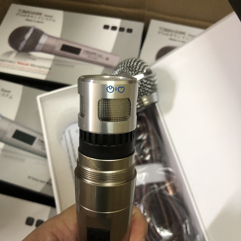 Micro karaoke có dây cao cấp TOMAHAWK - hàng nhật Chính Hãng - chống hú , hút mic - new 2022