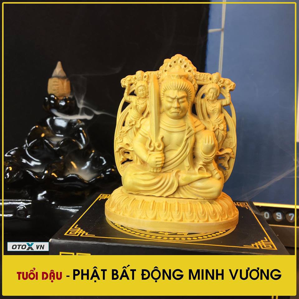 Tượng gỗ để xe ô tô phật Bất Động Minh Vương bằng gỗ Hoàng Dương