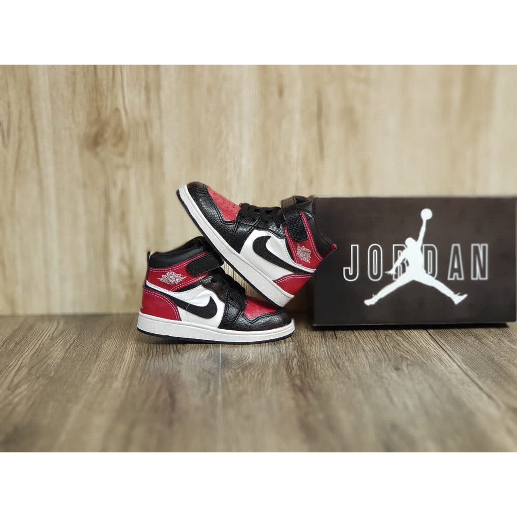 Set 2 Đôi Giày Thể Thao Nike Air Jordan Cao Cấp Cho Nam Nữ / Trẻ Em (1 Đôi)