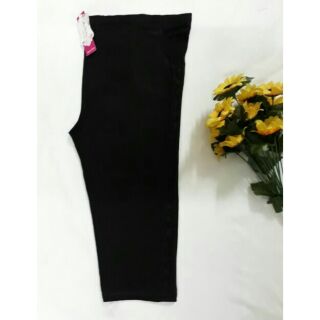 Quần legging bầu lửng. Màu đen.