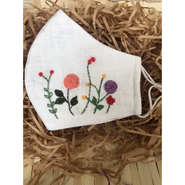 Khẩu trang thêu handmade