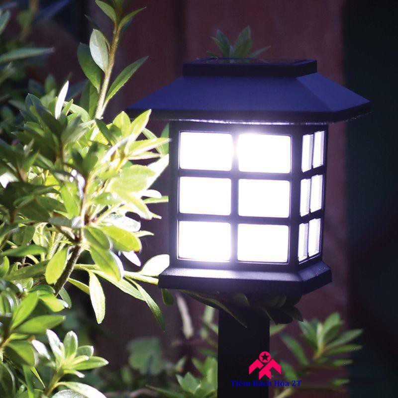 Đèn sân vườn đổi màu năng lượng mặt trời chữ nhật