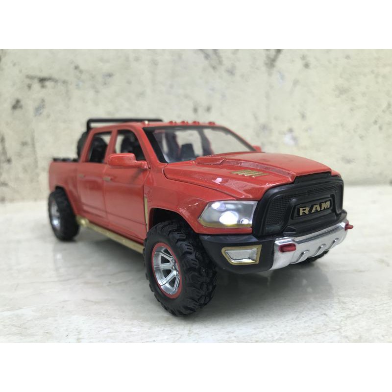 Mô hình xe bán tải Dodge RAM 1500 - 1:32