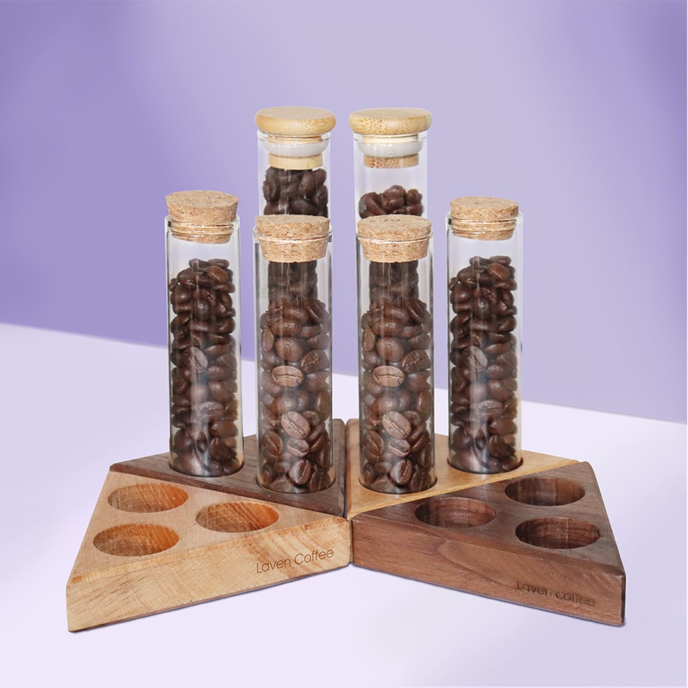 KỆ GỖ HÌNH TAM GIÁC TRƯNG BÀY CÀ PHÊ 3 ỐNG THỦY TINH TIỆN DỤNG - LAVEN COFFEE