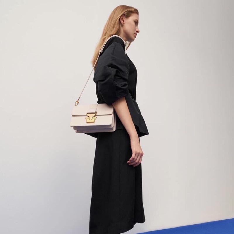 Túi C & k khoá lạ mang phong cách thời trang nữ siêu xinh