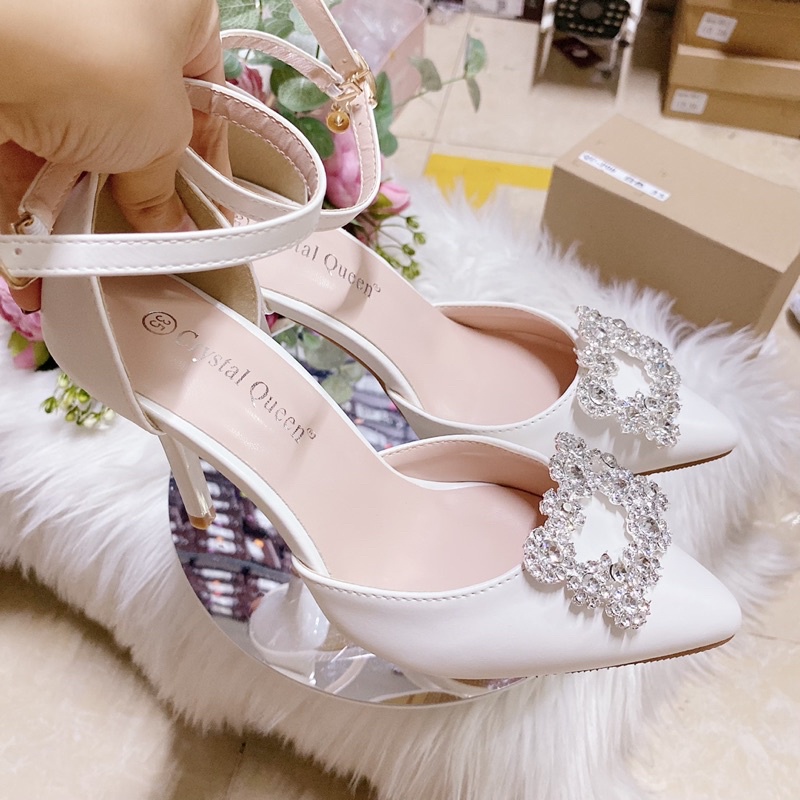 GIÀY CƯỚI CÓ QUAI KẸP HOA ĐÁ VUÔNG CAO CẤP