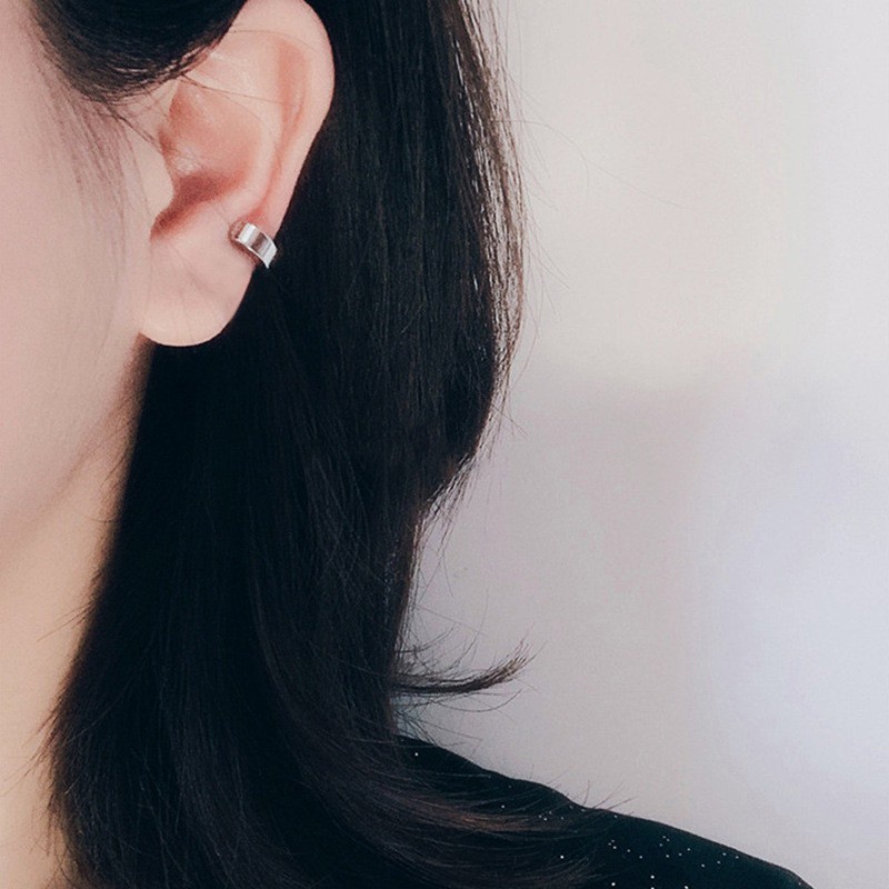 1 khuyên - Khuyên tai kẹp vành dày titan 2 màu