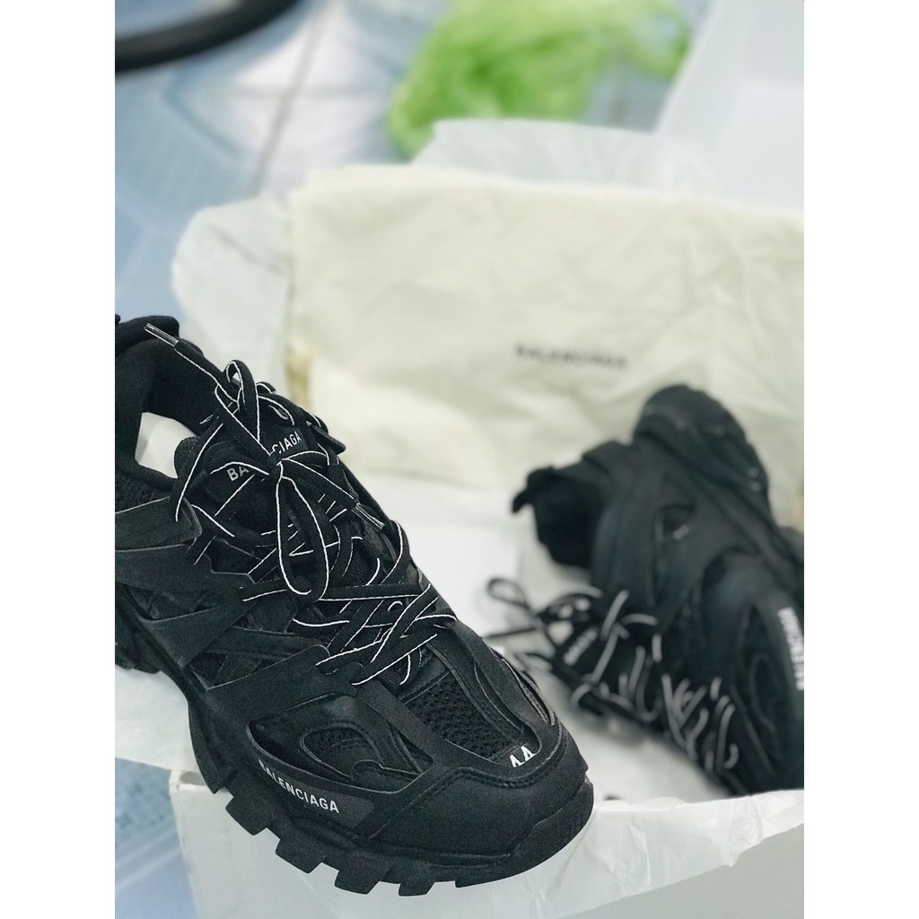 giày thể thao đen ( ảnh chụp tại shop) | BigBuy360 - bigbuy360.vn