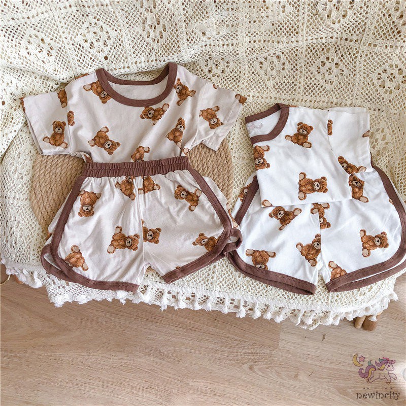 Bộ áo thun tay ngắn và quần short in hình gấu phong cách Hàn Quốc cho trẻ em