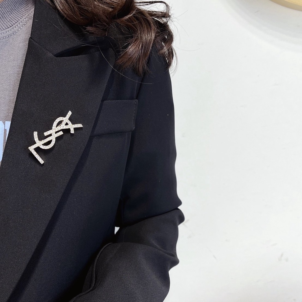 Huy Hiệu Cài Áo Hình YSL Thời Trang Cho Nam Nữ