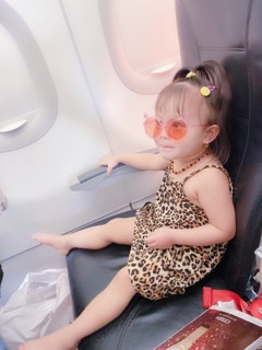 Kính râm tai thỏ đáng yêu cho bé