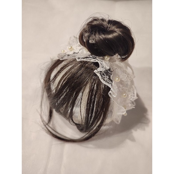 Băng đô tóc giả ren trắng đính hạt cho bé