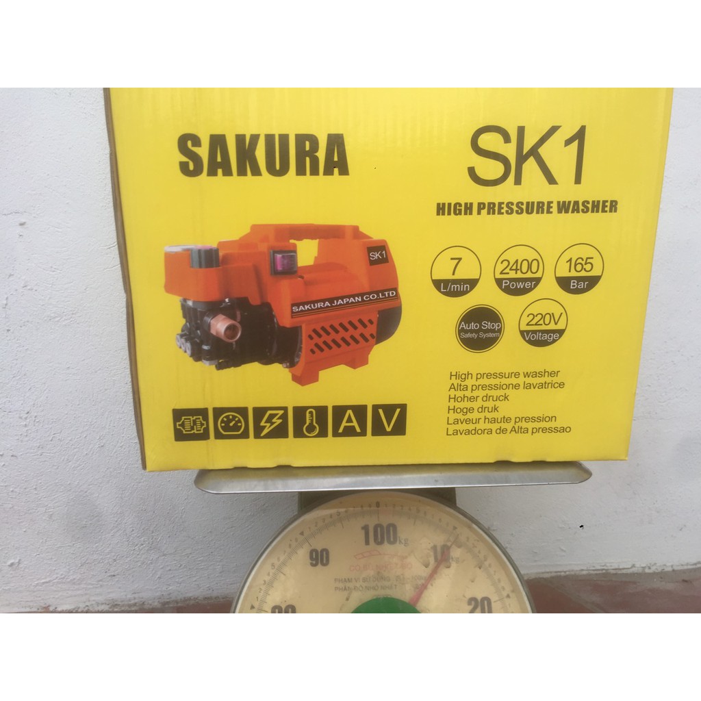 Máy Rửa Xe Chỉnh Áp SAKURA. Japan SK1. Công Suất 2400W. Có chỉnh áp trên thân máy. Máy xịt rửa xe lõi đồng 100%