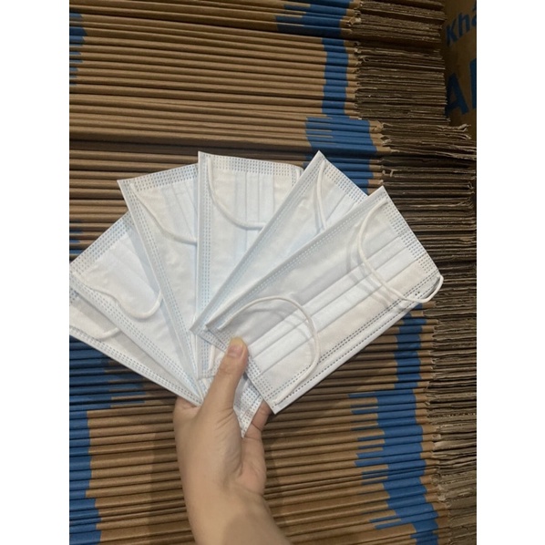 Khẩu trang y tế 4 lớp kháng khuẩn màu Trắng,  màu Xanh chống bụi, chống khuẩn