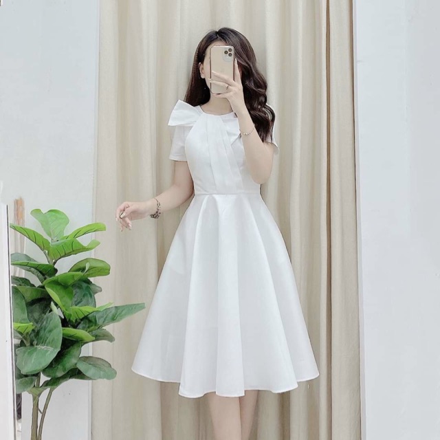 đầm trắng phi nơ cổ xoè tùng sang trọng