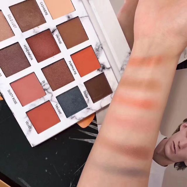 BẢNG PHẤN MẮT NHŨ LÌ 12 Ô VENUS MARBLE | BigBuy360 - bigbuy360.vn