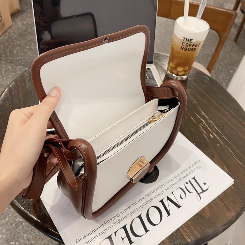 TÚI ĐEO VINTAGER VIỀN NÂU KHOÁ TRÒN