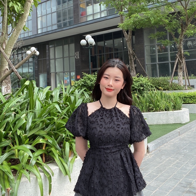 Áo kiểu nữ trễ vai cổ yếm, Áo yếm trễ vai tay bồng, Áo cổ yếm chất voan tơ dáng xòe sang chảnh 2 màu đen trắng đủ size