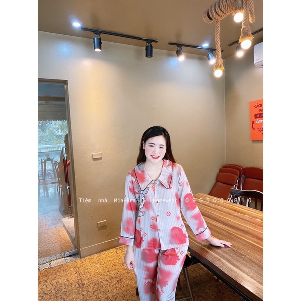 Tiệm nhà Mia - Bộ ngủ pyjama chất lụa latin mịn 2 mặt họa tiết bò cổ sen